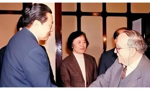 女人身上有白带正常吗-权威女性身体排出白色的东西平台,分享专业女性身上长丝状疣是什么原因知识_女孩子身上会排出丝状网